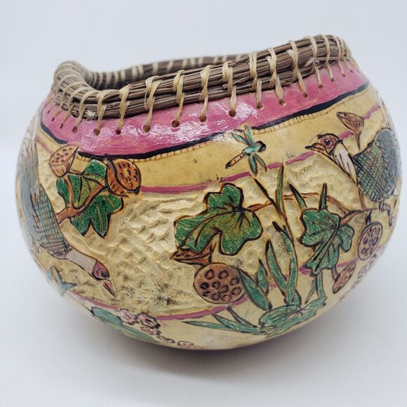Hand Carved Hand Painted Gourd w/ marsh lotus birds & dragonflies. Artist signed - Picture 6 of 15